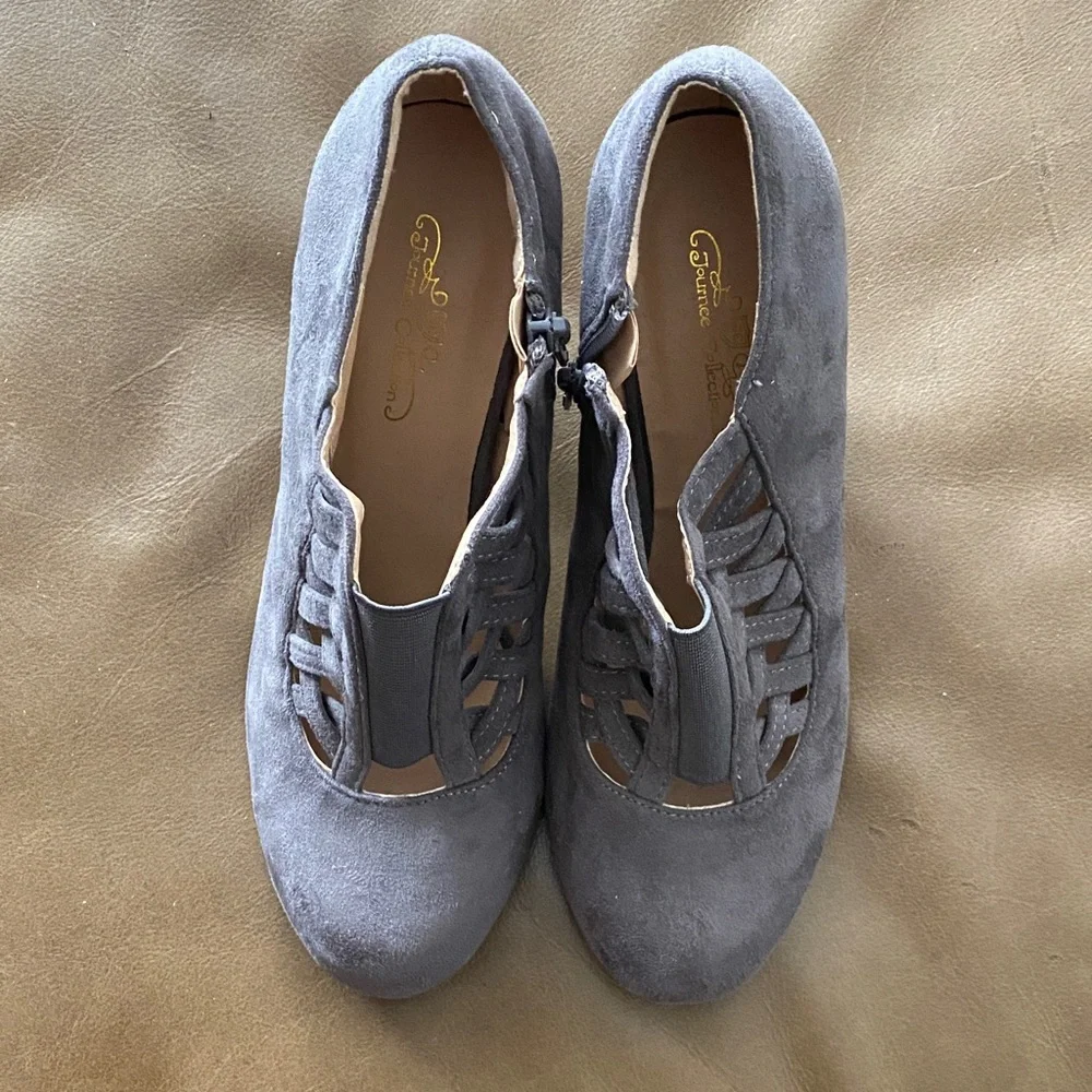 Journee Collection Gray shoes. Size 6. Suede - Picture 1 of 4